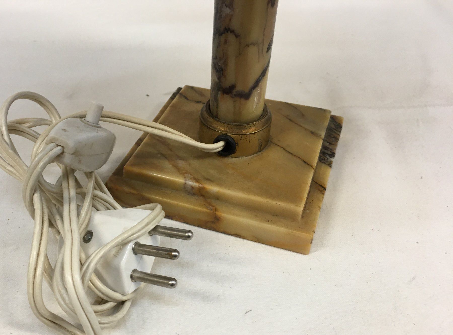 Lampade: Alte Tischlampe mit  Lederschirm(teil) – Usato da Oftringen venduto da Vucki 4