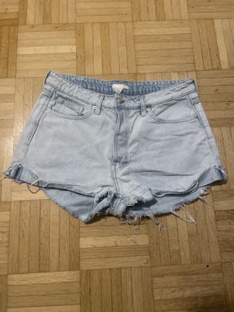 Jeans Shorts hellblau ausgefranst guter Zustand Gr. 42