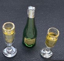 Champagnerflasche mit 2 Gläsern Kunststoff Puppenhaus