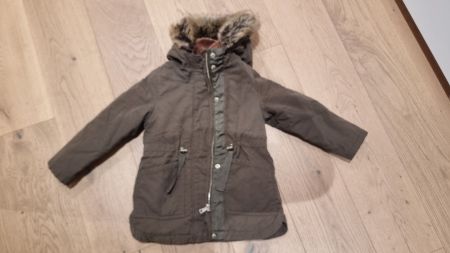 Zara Winterjacke mit Kapuze, khaki, Grösse 116