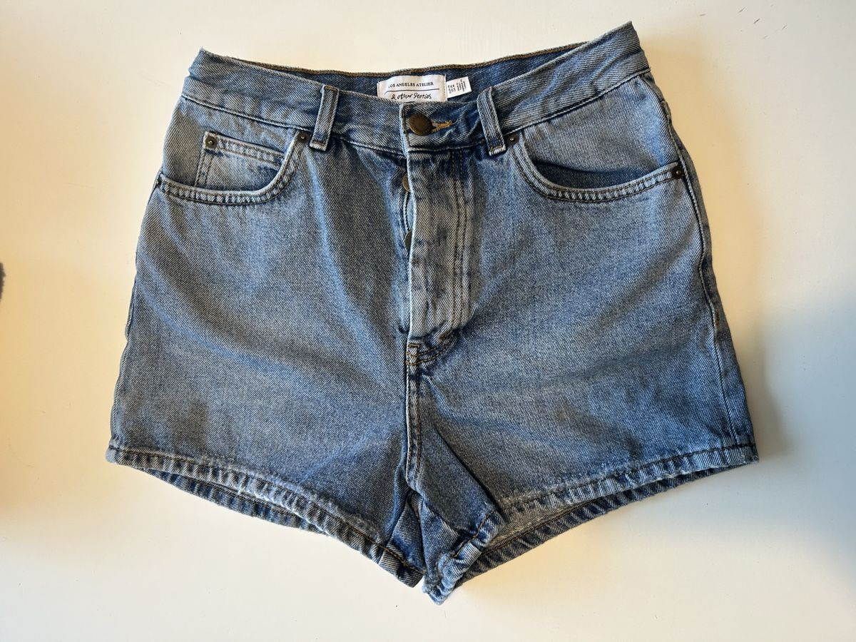 Other Stories Jeans: & Other Stories Denim Shorts Size 26 – Usato da Luzern venduto da Exberlinerz