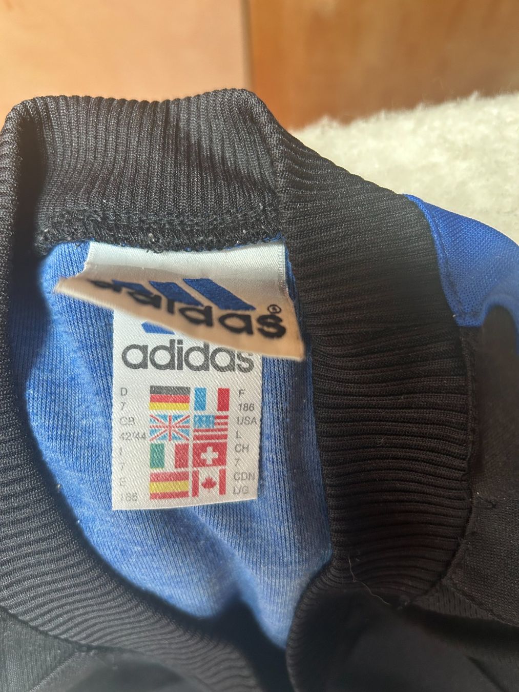 Adidas Hosen: Adidas Trainerhose und Oberteil – Gebraucht aus engelburg von Artcase 1