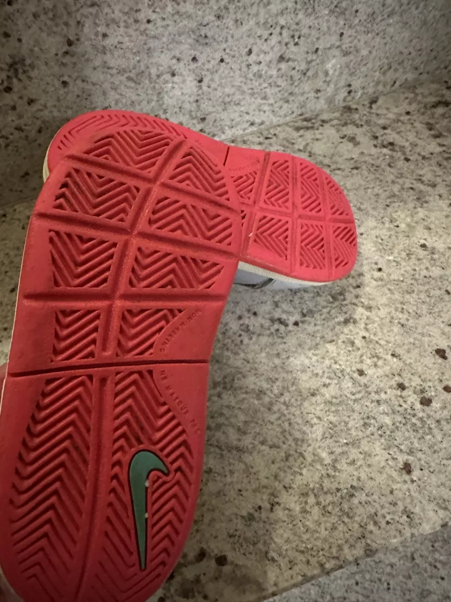 Scarpe per ragazze: Nike Sneaker //25// – Usato da Böckten venduto da ZokaAugust 2