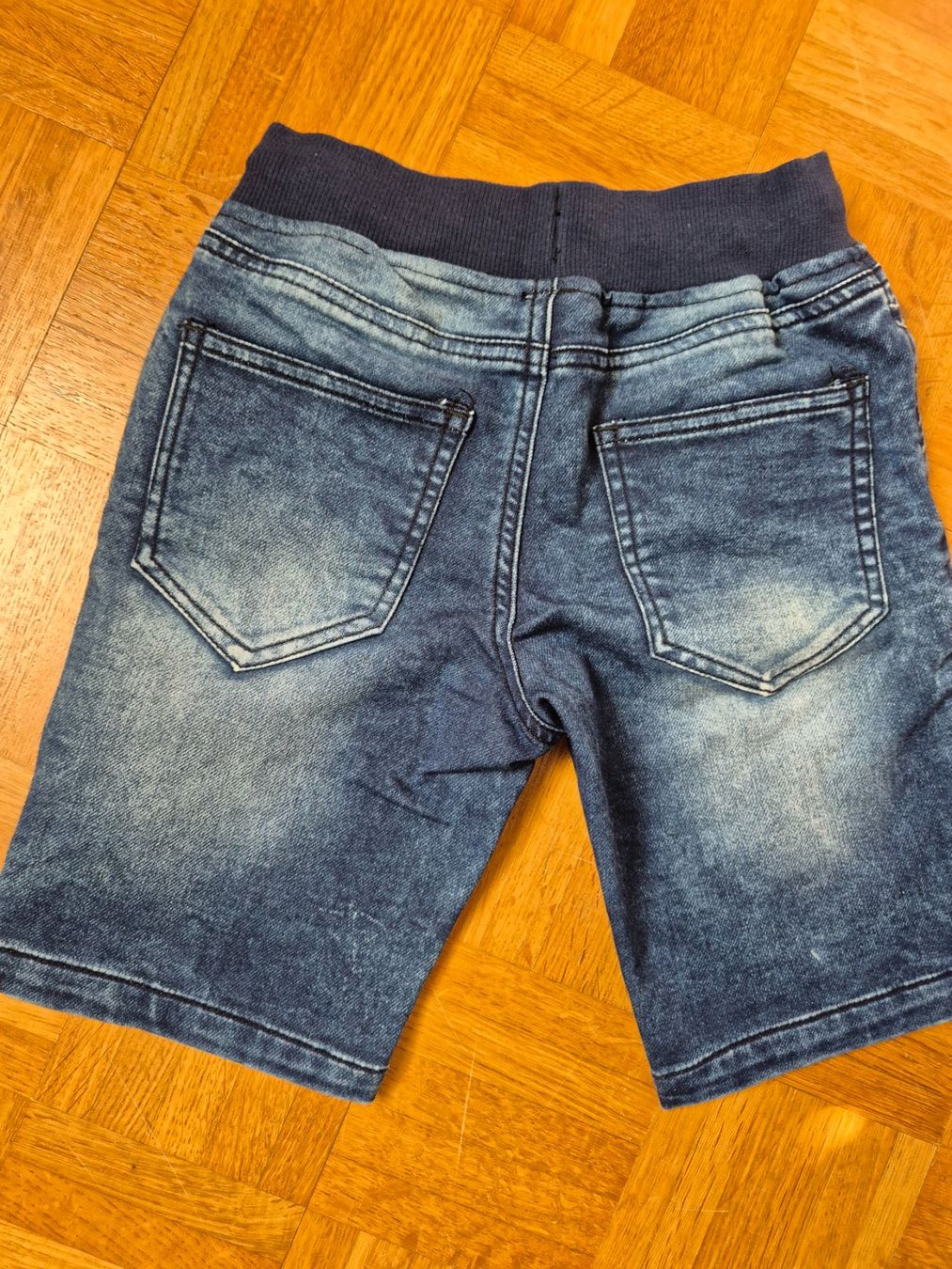 Pantaloni: Jeansshorts blau, Gr. 104 – Usato da Dietikon venduto da grafad 1