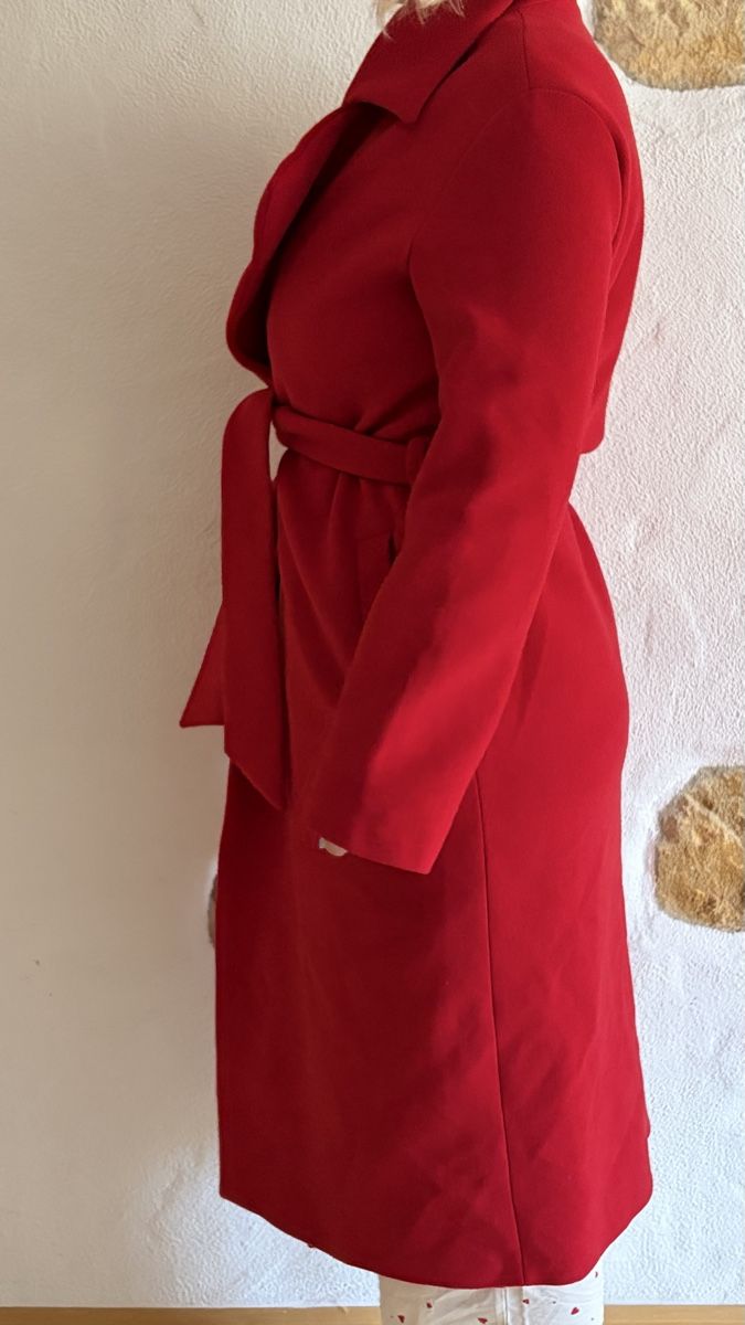 Cappotti: Leuchtend roter Mantel mit Gürtel – Usato da Pratteln venduto da plk_px2d 1