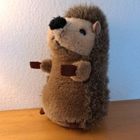 Gemütlicher Igel aus Plüsch.