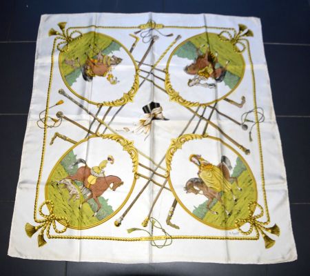 Seidentuch Hermès Amazones Châle foulard en soie 90 x 90 cm