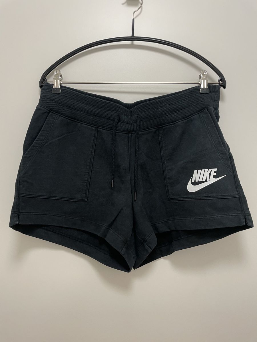 Nike Pantaloni: Nike Shorts Grösse  – Nuovo (secondo la descrizione) da Haldenstein venduto da nicB74