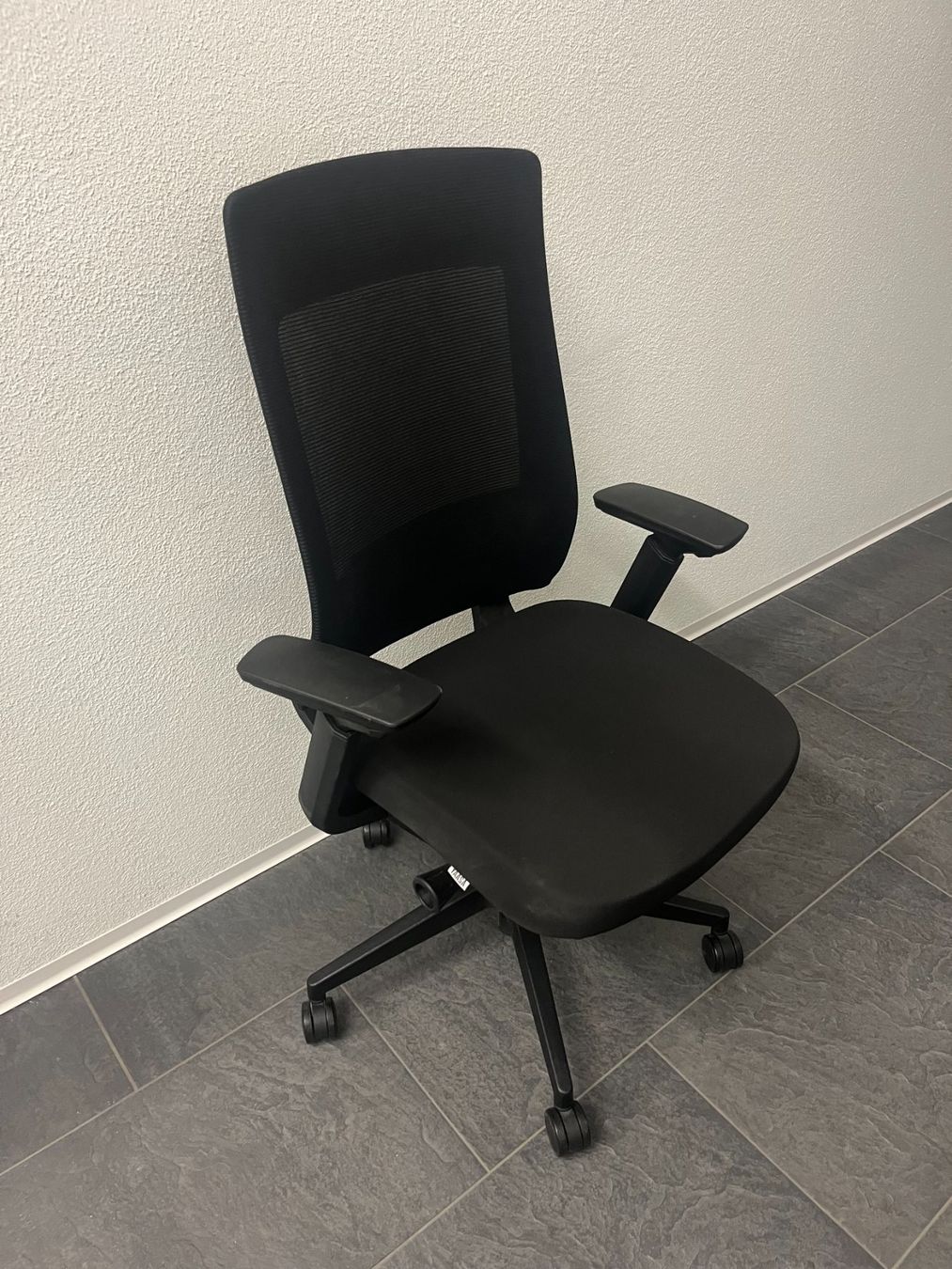 Chaises: Bürostuhl – Neuf (Voir description) à Zürich par Elian_