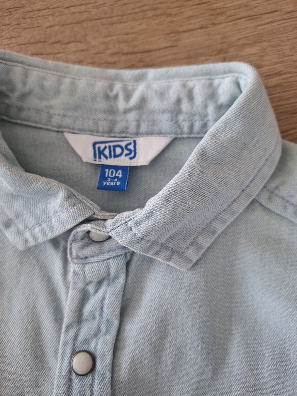 Camicie, T-shirt & Polo: chemise jeans en 104 – Nuovo (secondo la descrizione) da Saignelégier venduto da mar_kf97