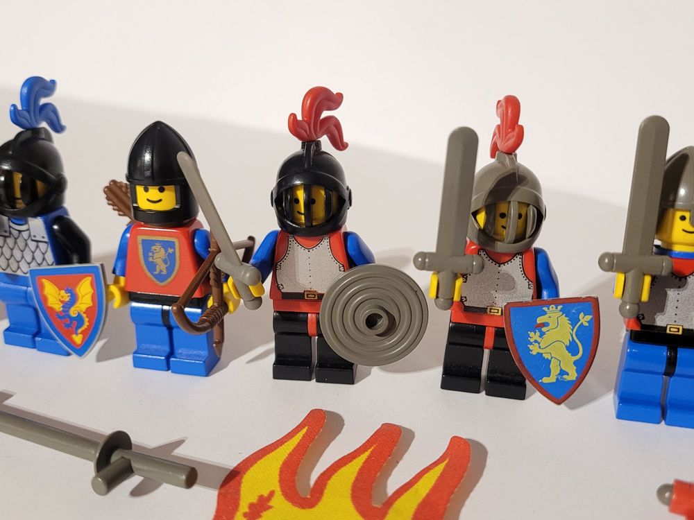 8 Lego Castle ritter figuren in top zusand ! Mit zuberhör (Gebraucht ...