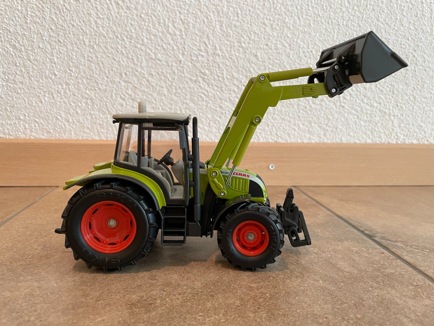 Claas Trattori: SIKU Claas Ares 697 ATZ mit Frontlader – Nuovo e nell'imballaggio originale da Kreuzlingen venduto da Stefan1150 2