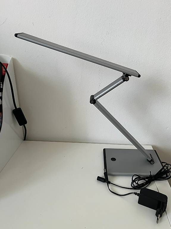 Lampade: Lampe de bureau Deasign – Usato da Lausanne venduto da zoubir.admane 1
