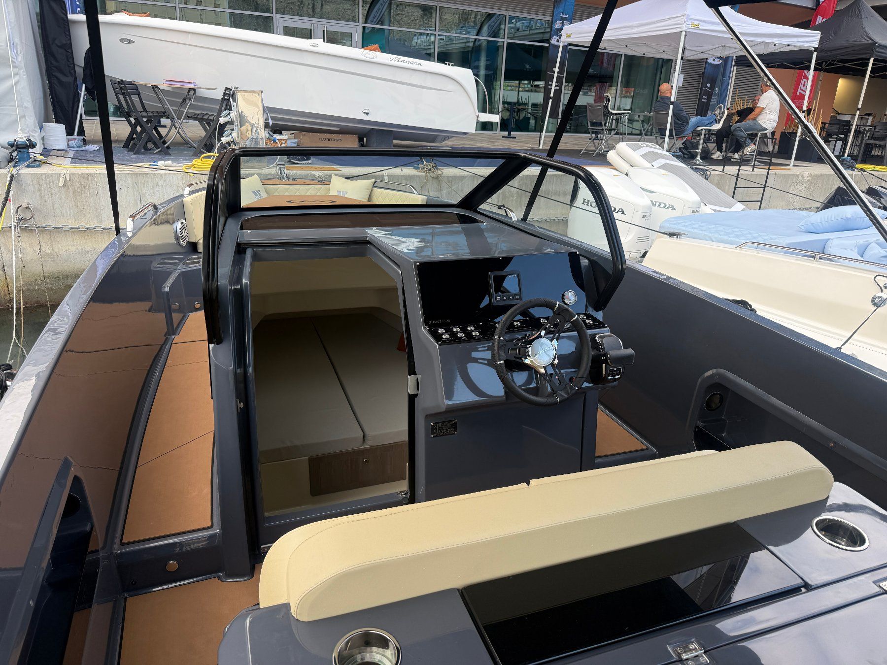 Barche: Neu Boot bei Manara mit 250 PS V6 – Nuovo e nell'imballaggio originale da Quartino venduto da 5franc 2