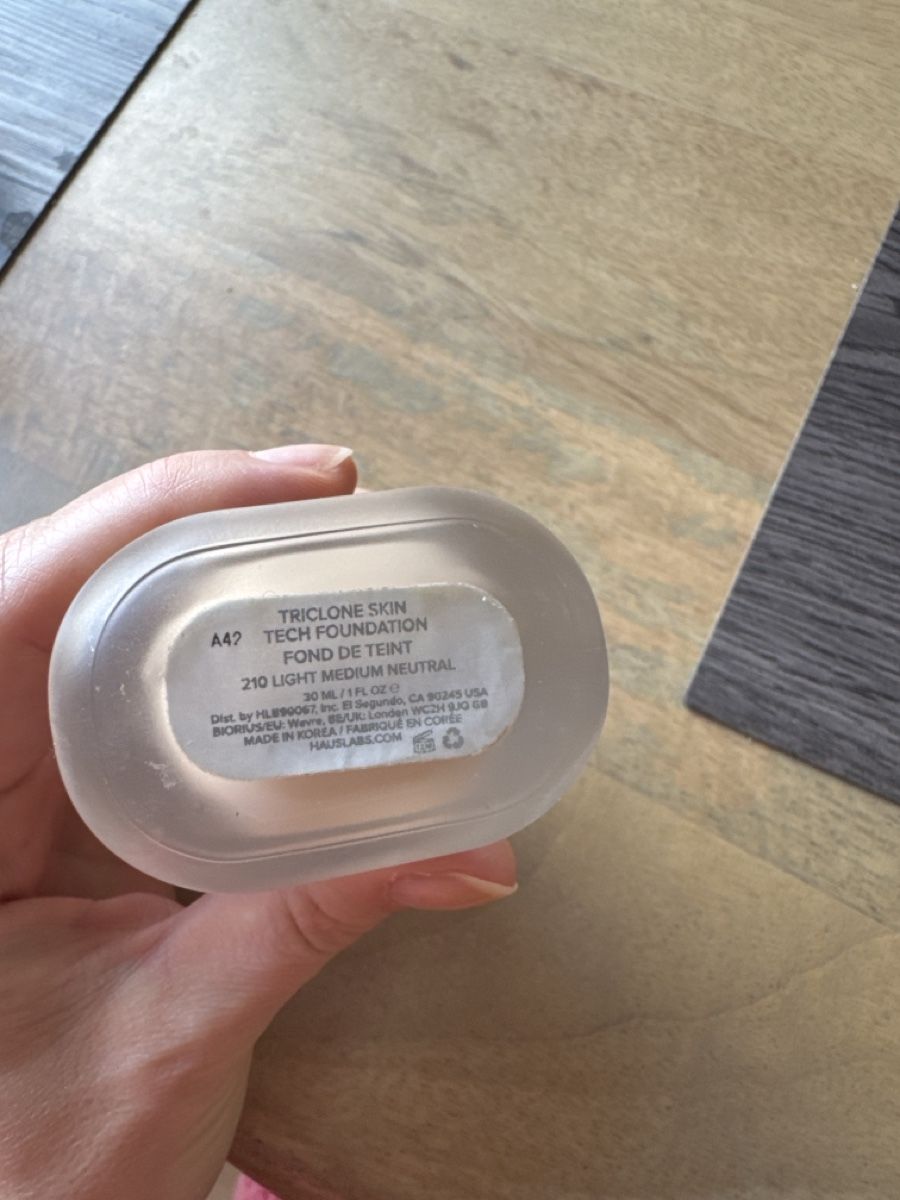 Haus Labs Make-up: Haus Labs Fiundation – Usato da Nussbaumen AG venduto da Moon1500 1