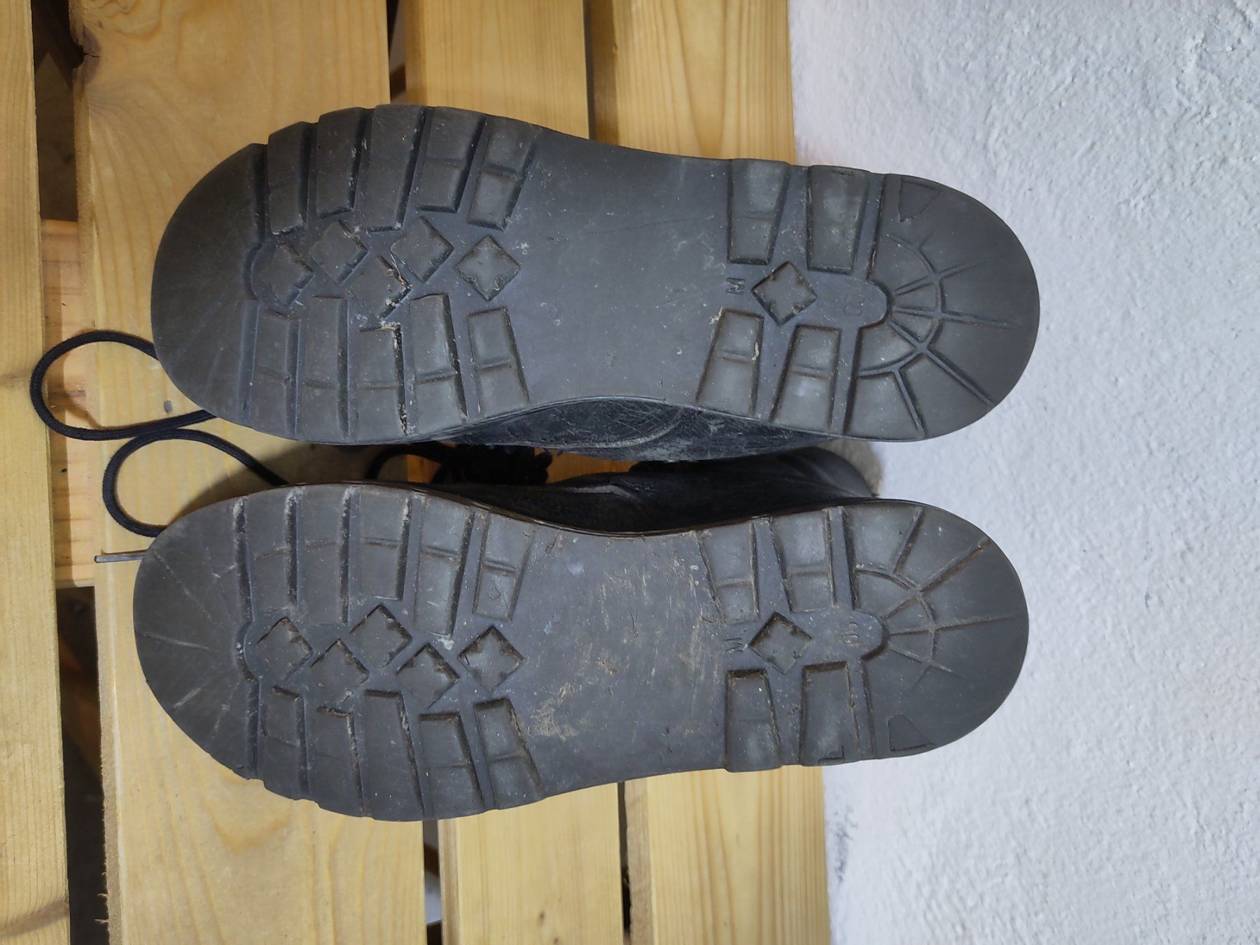 Schweizer Armee Scarpe da uomo: Schweizer Armeestiefel, Militärstiefel, "Wanderschuhe" Gr.43 – Usato da Lenzburg venduto da Zilti87 1