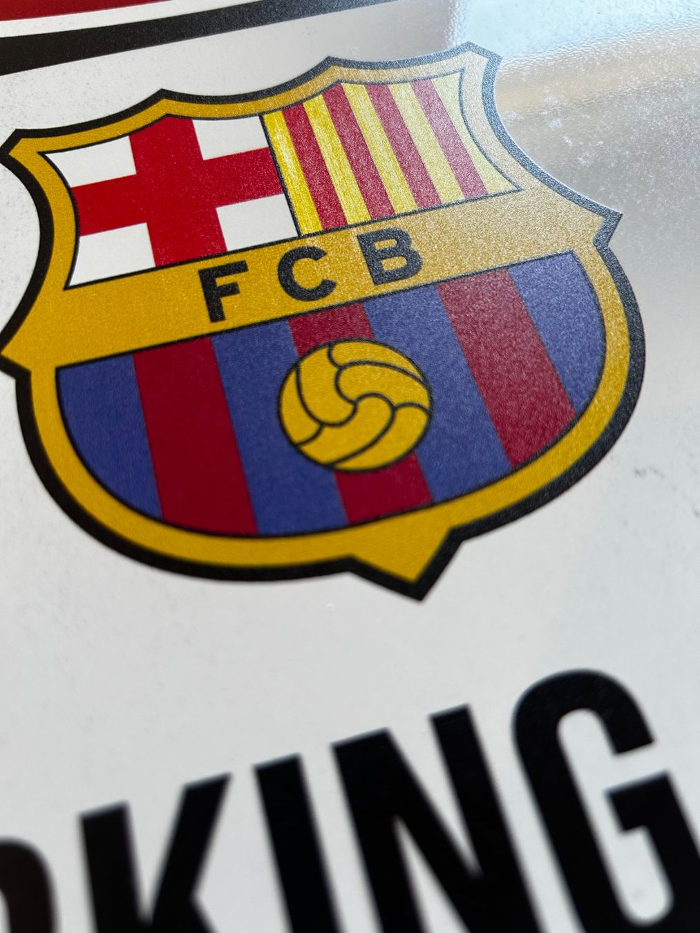 Schilder: FC Barcelona Parking Only Blechschild Englisch Camp Nou – Neu und originalverpackt aus Dättlikon von easythings 1