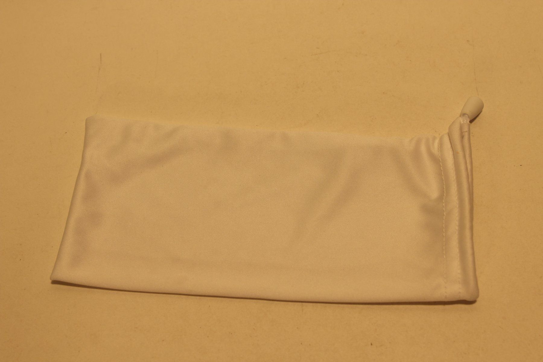 Adidas Altro in  Abbigliamento & Accessori: ADIDAS Mikrofaser Brillenetui, weiss – Nuovo e nell'imballaggio originale da Fehraltorf venduto da haefens 2
