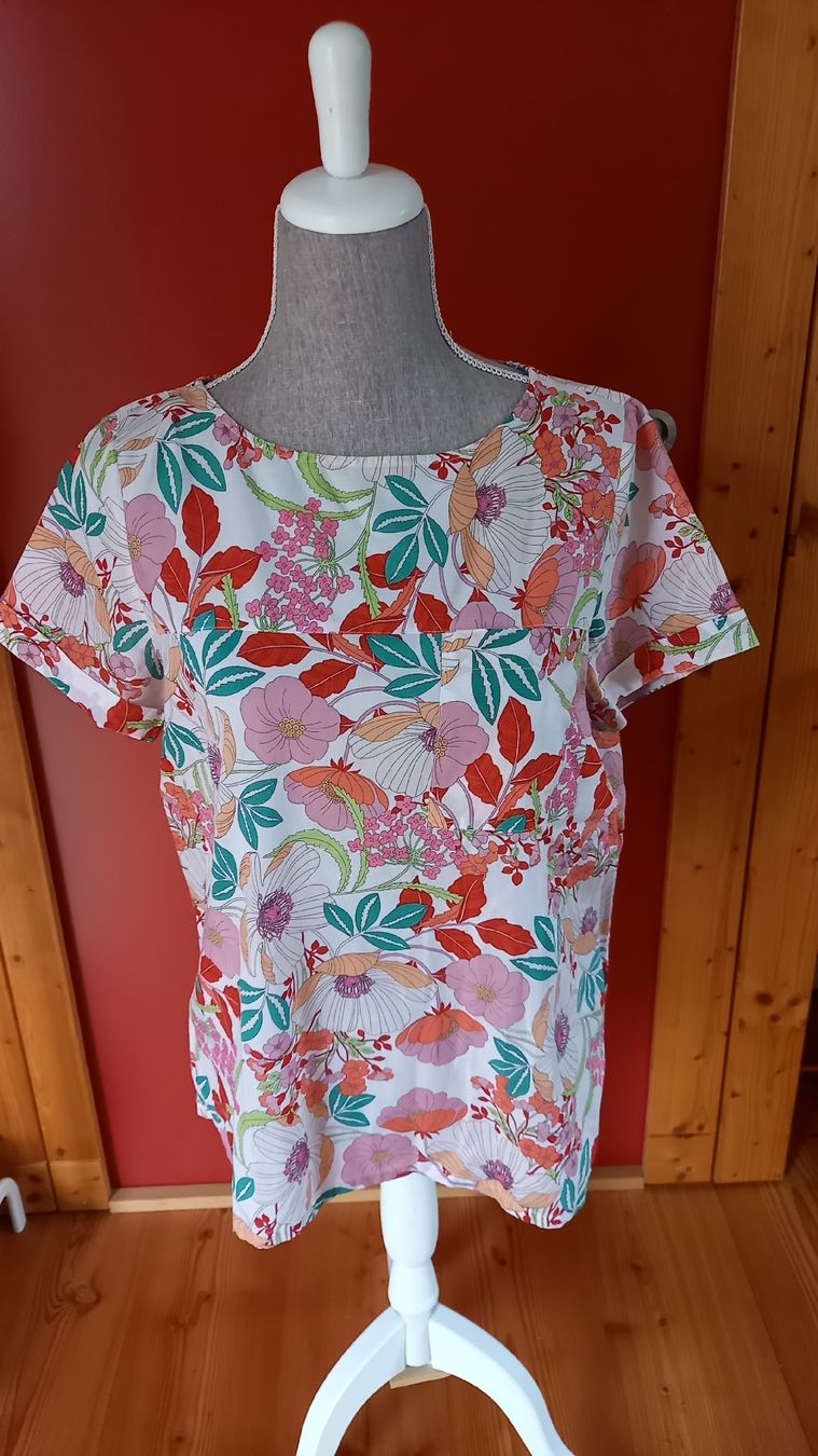 Esprit Camicette: Esprit Bluse Blumenmuster Weiss Grösse 40 Damen Kurzarm – Usato da St. Gallen venduto da Otterndorf