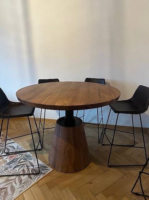 Set di tavolo e panche: Table Haute avec 6 chaises – Usato da Les Breuleux venduto da smichaud 1