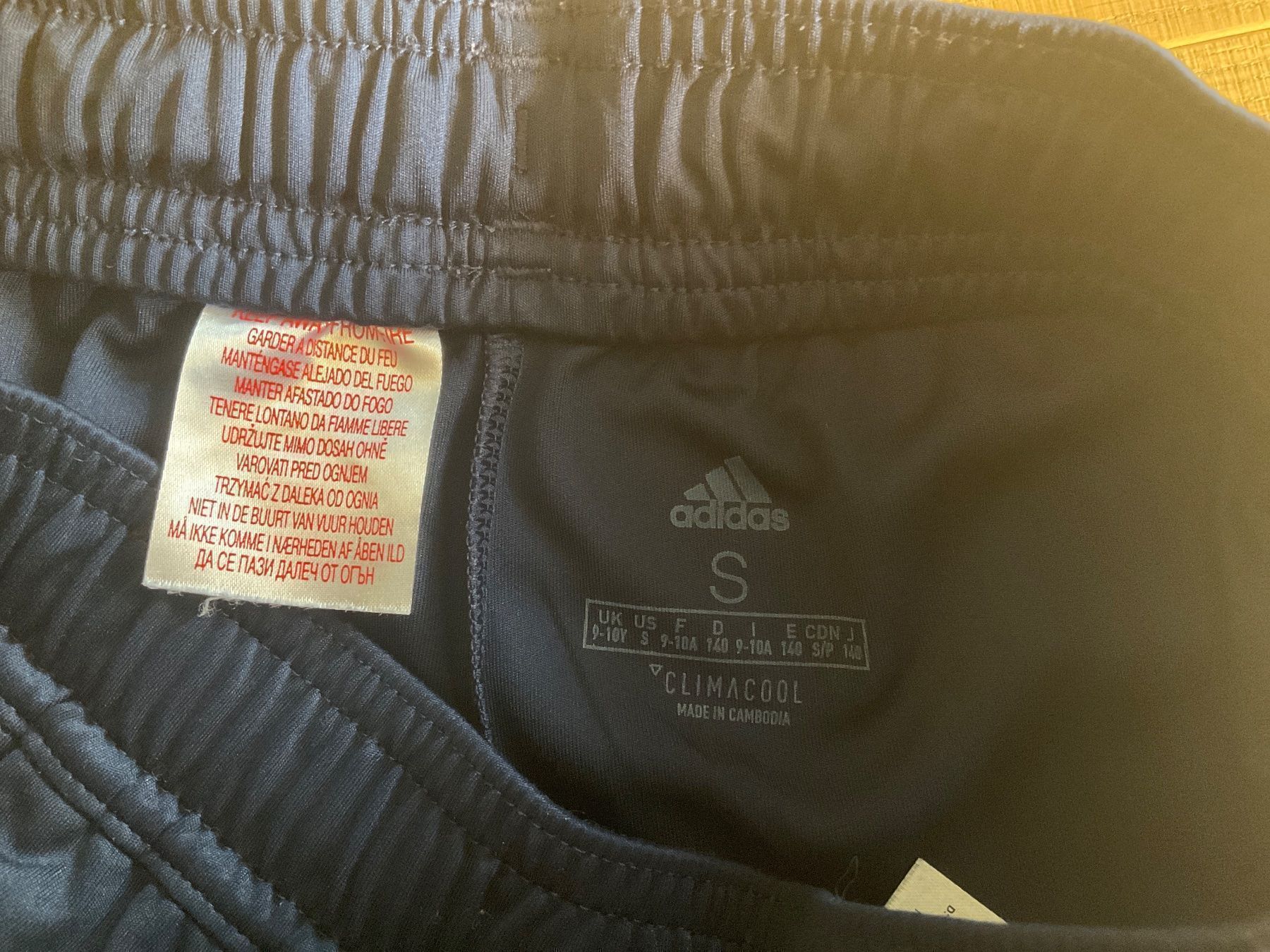 Adidas Pantaloni: Adidas Turnhose Gr. 140 – Usato da Winterthur venduto da aionila 1
