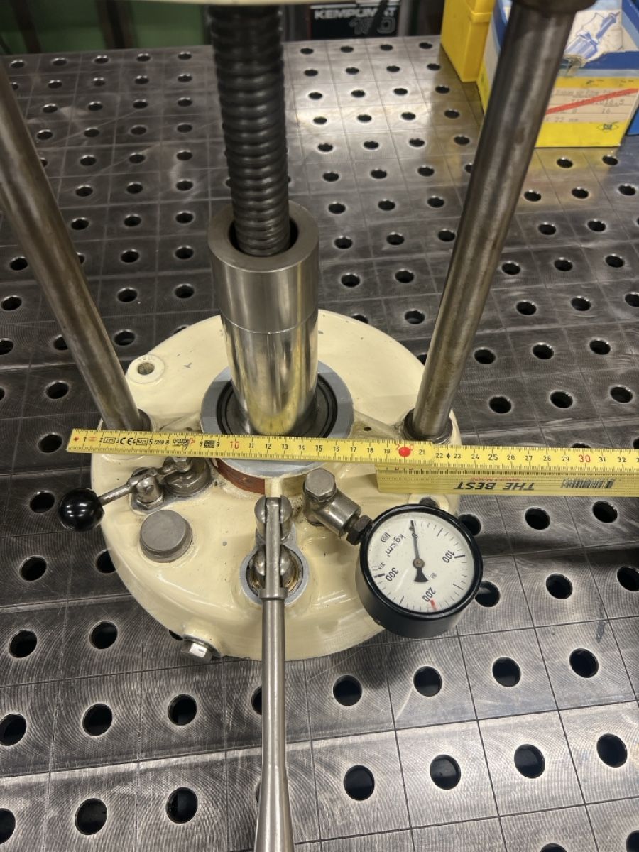 Alle Maschinen: Hydraulik Presse – Gebraucht aus Zürich von Pan-Europ 2