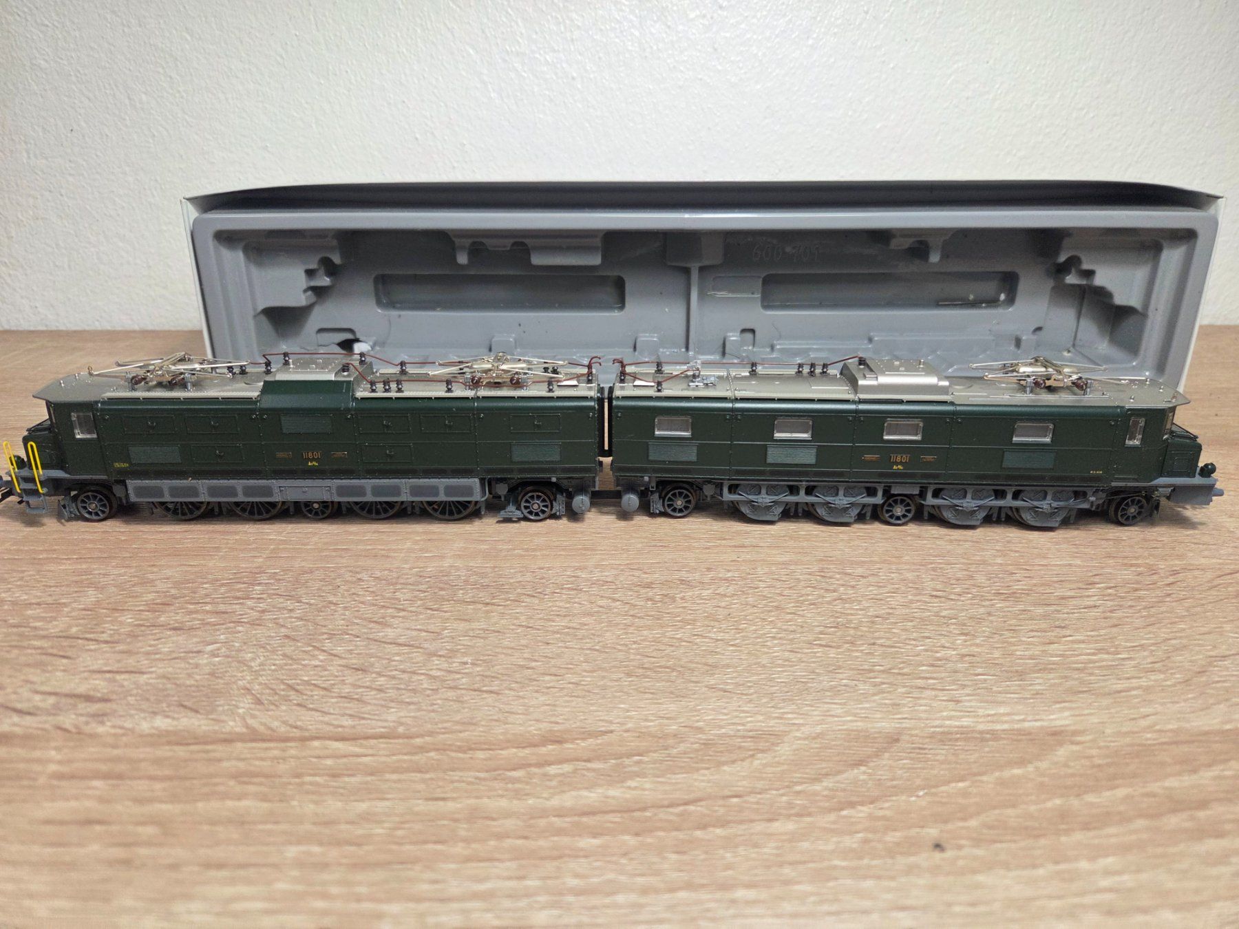 Trix Modellini di ferrovie: Trix E-Lok Serie Ae 8/14 SBB H0 – Usato da St-Aubin-Sauges venduto da Lo_Go 1