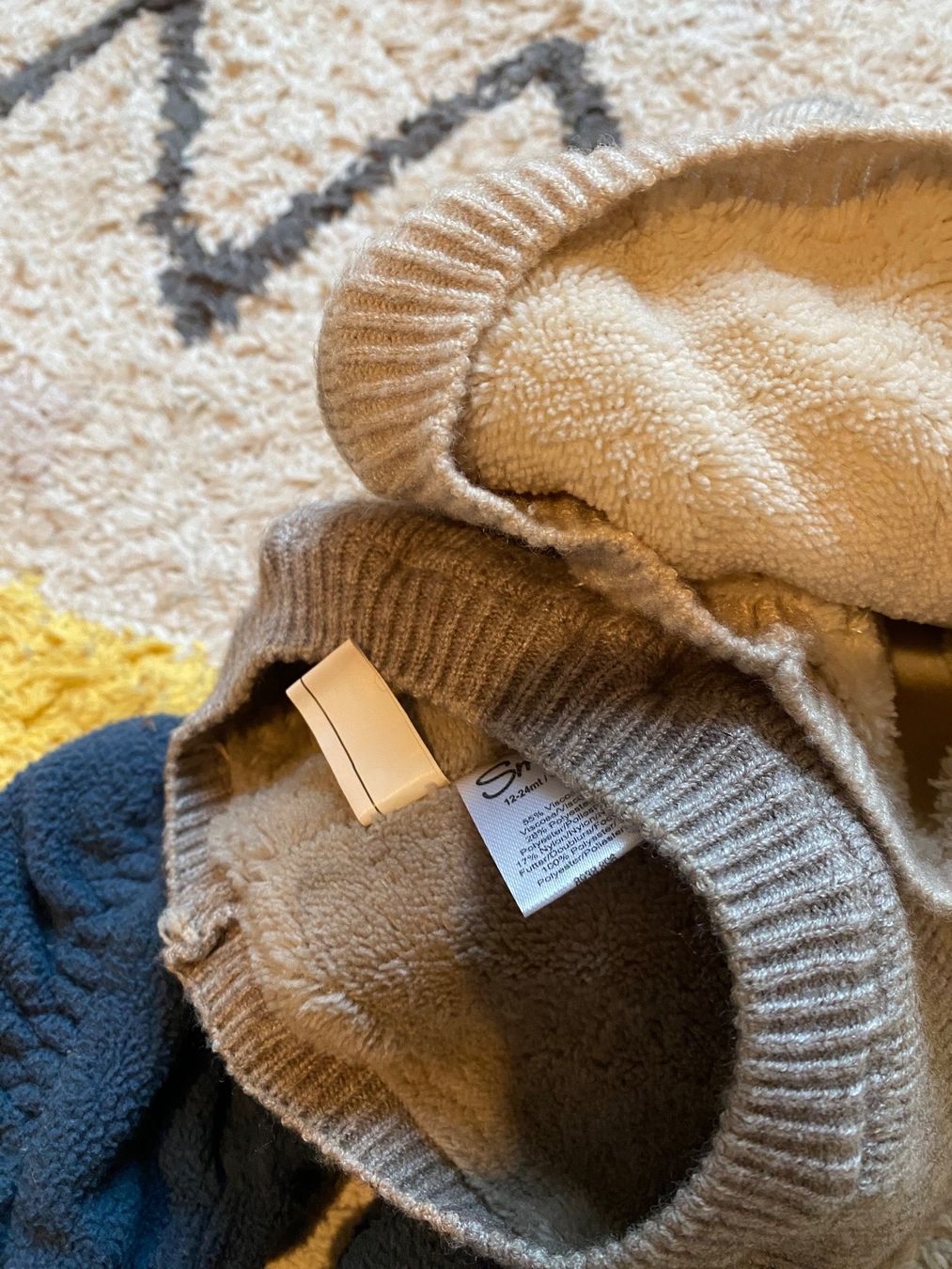 Lots de vêtements: Set Kappen und Handschuhe – D'occasion à Widen par juinl 1