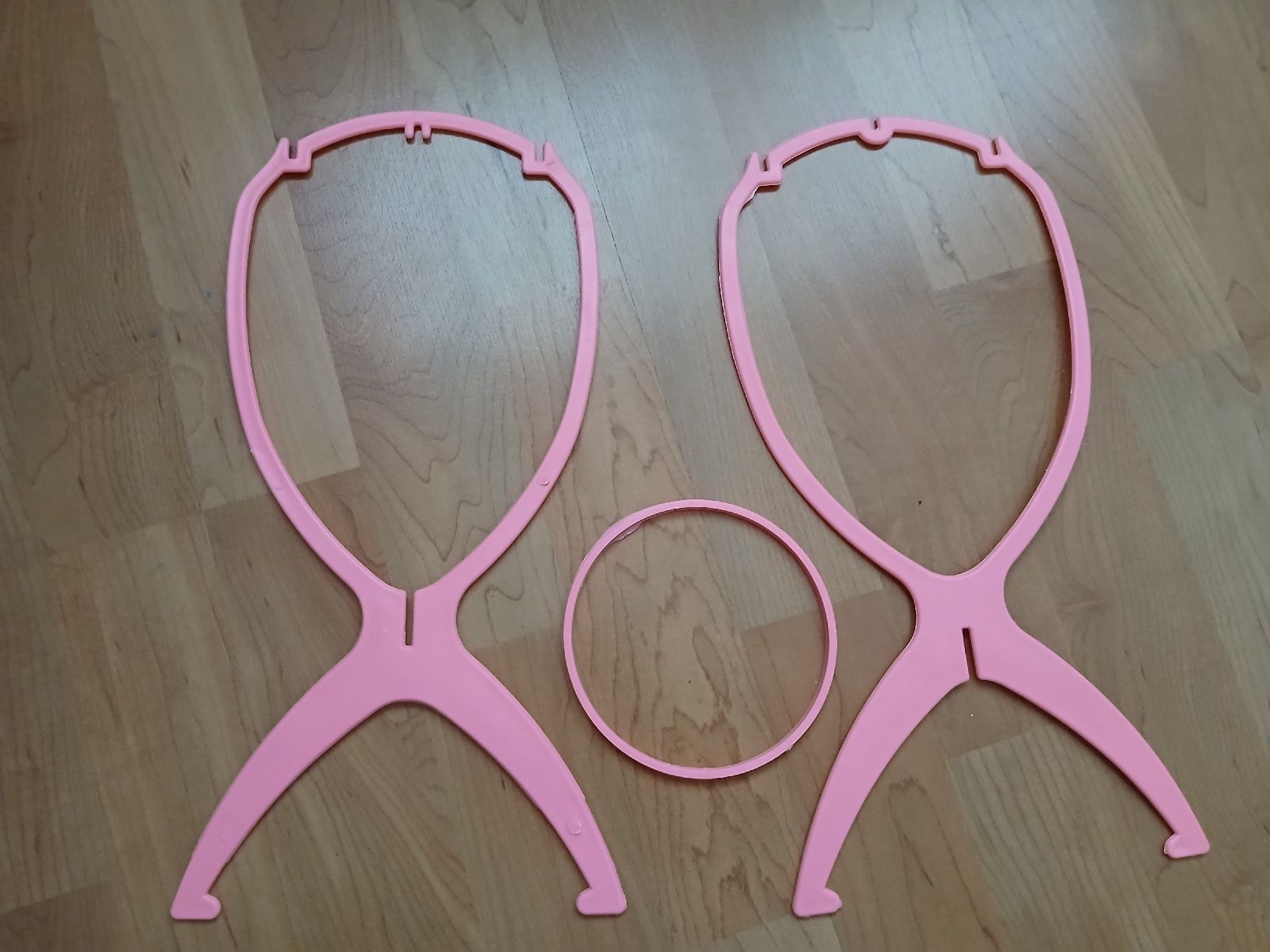 Parrucche: Porte-perruque en plastique rose – Nuovo (secondo la descrizione) da Le Brassus venduto da bla_7wxg 4