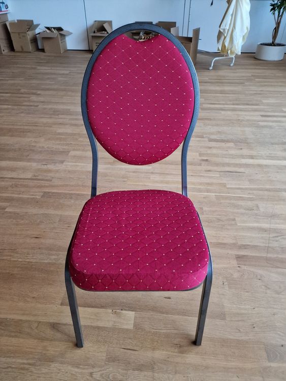 Bolero Bankettstuhl Mit Quadratischer Lehne – Rot, Stapelbar, Goldfarbenes Gestell, Für Events & Gastronomie