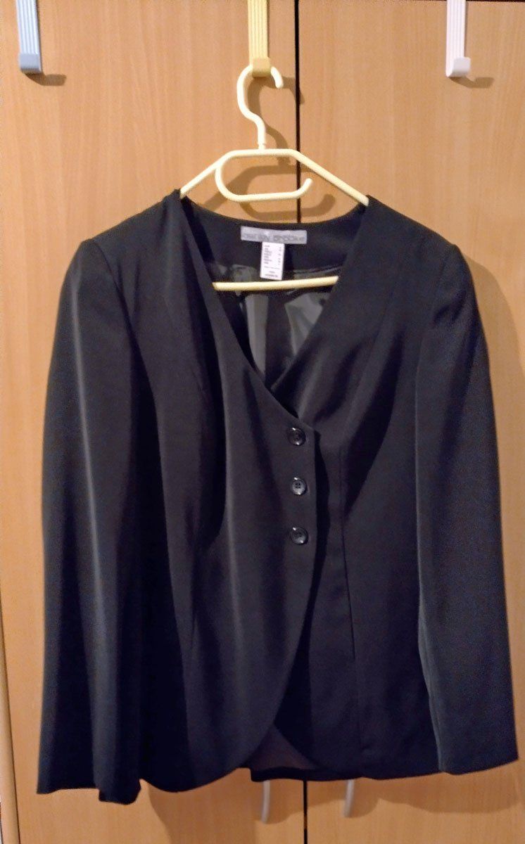 Giacche: Blazer schwarz Gr 40, Ashly Brooke – Usato da Zug venduto da Maari-Liis
