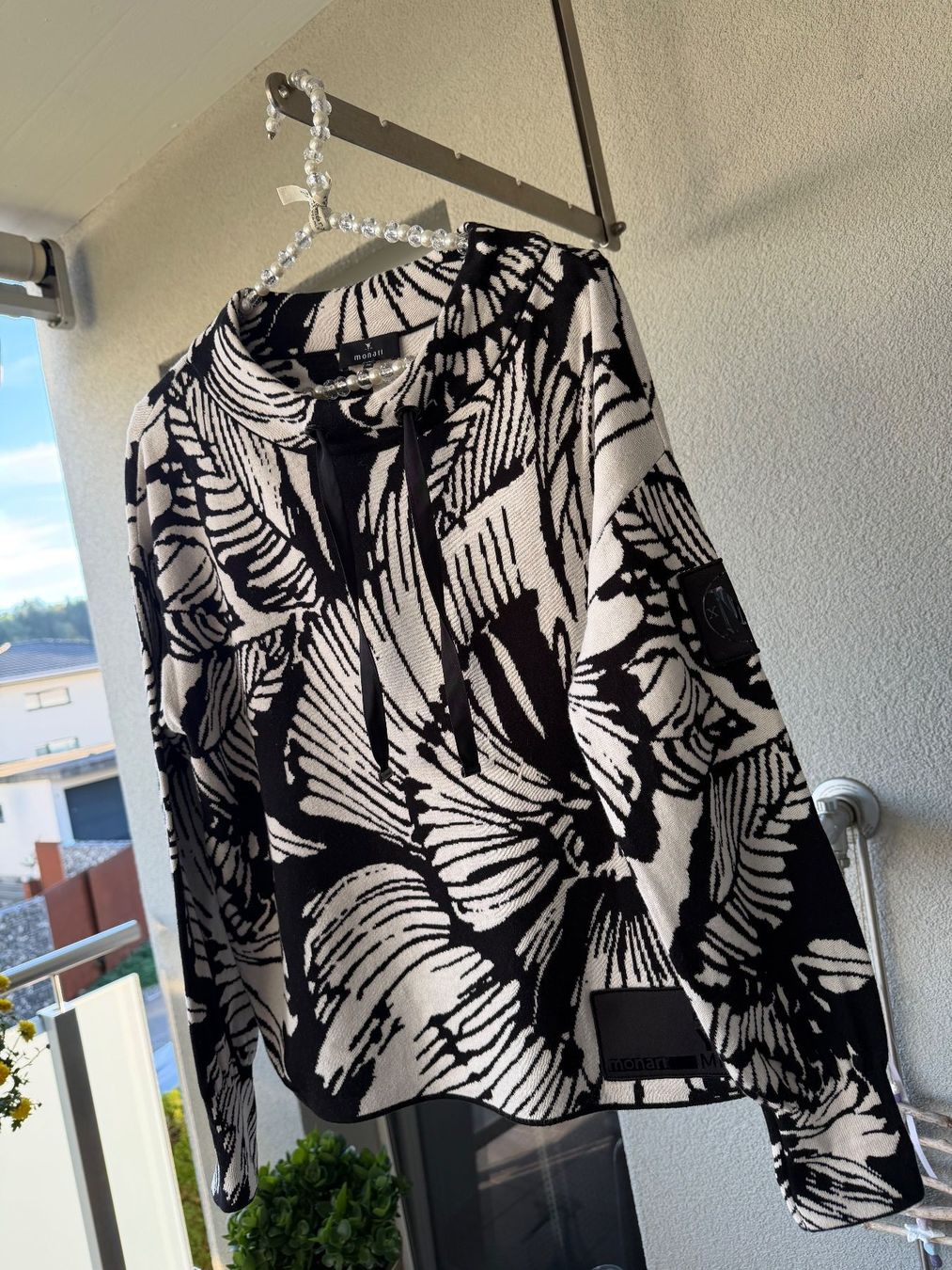 Monari Maglioni & Felpe: Monari Strickpullover Flower-Design schwarz-weiss/36 – Nuovo (secondo la descrizione) da Berneck venduto da Ordnung2021 2