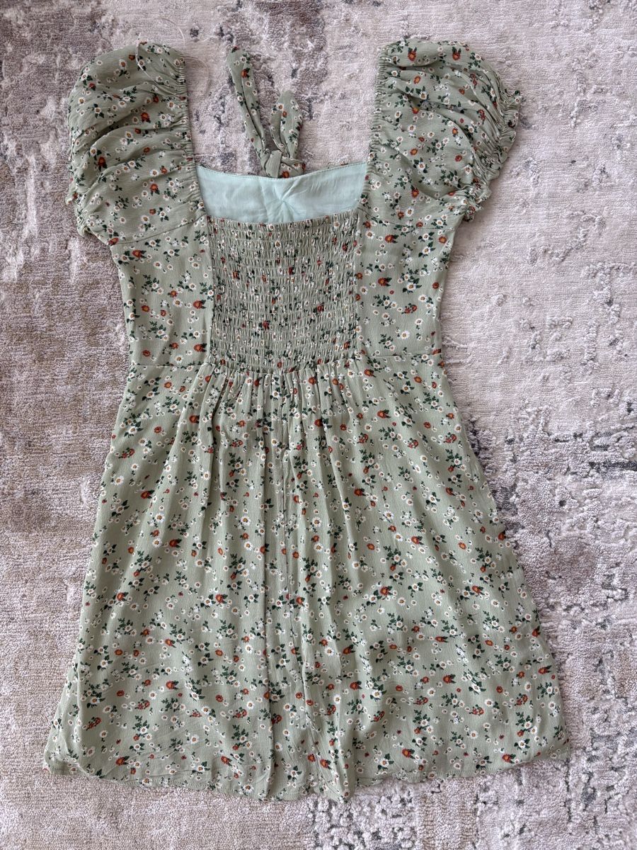 Vestiti: Hellgrünes Kleid mit Blumenmuster – Nuovo (secondo la descrizione) da Balzers venduto da lea_sy5p 1
