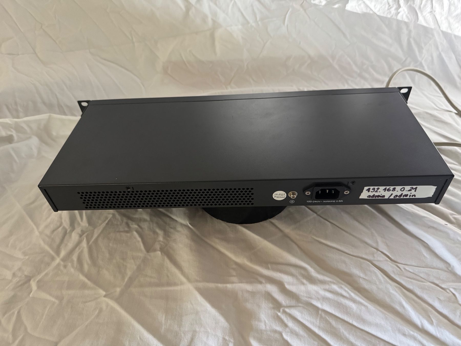 TP-Link Hub & Switch: TP-Link Switch TL-SG2424 – Usato da Steffisburg venduto da BOT-42 3