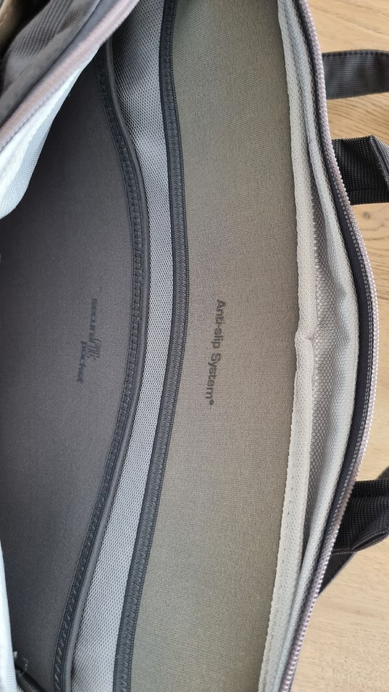 Valigie & Borse: Tucano WorkOut Laptoptasche Anti-Slip System – Usato da Oberarth venduto da ArinaV 5