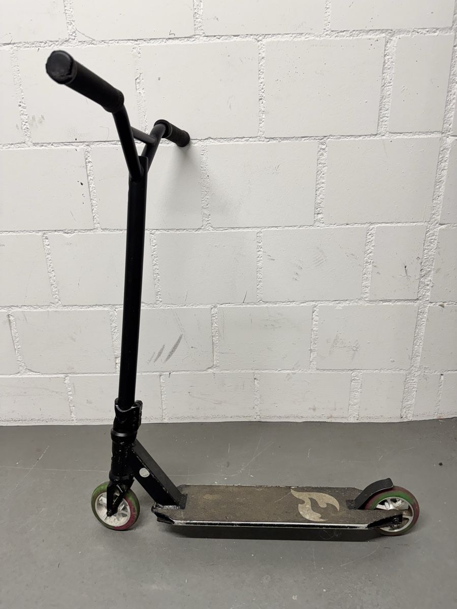 Chilli Kickboard: Roller CHILLI PRO SCOOTER black used 33 characters – Usato da Möhlin venduto da franky76