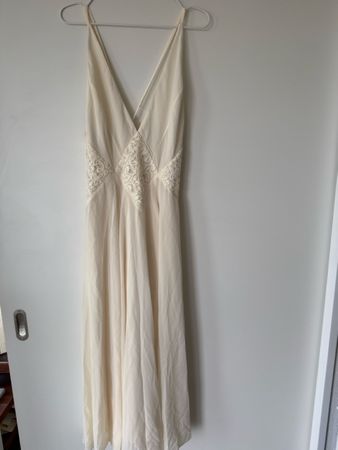 Langes Kleid cremeweiss mit Spitze - neu