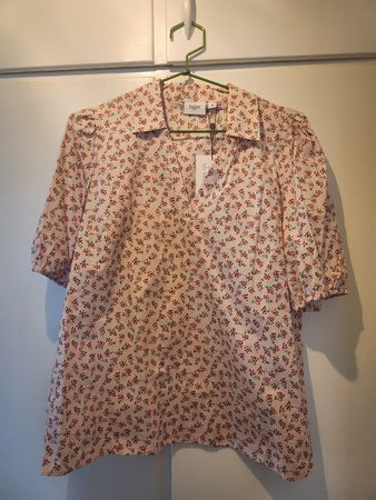 Saint Tropez blouse floral print size M new with tags