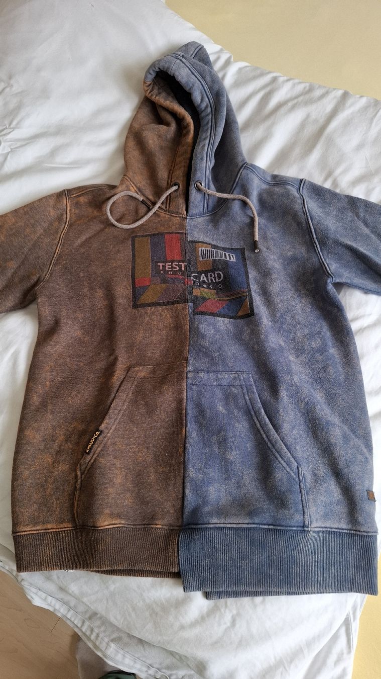 Pulls & Sweat-shirts: Cooler 2 farbiger Kapuzenpullover mit seitlichen Taschen . – Neuf (Voir description) à Rossrüti par gel_wq2q
