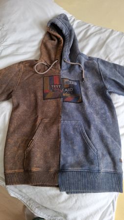 Cooler 2 farbiger Kapuzenpullover mit seitlichen Taschen .