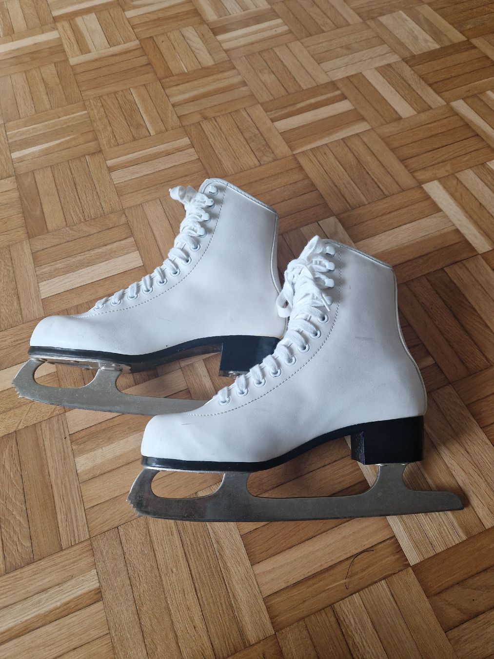Schlittschuhe: Schlittschuhe, weiss in Grösse 36 – Gebraucht aus Frauenfeld von Kimbeli 2