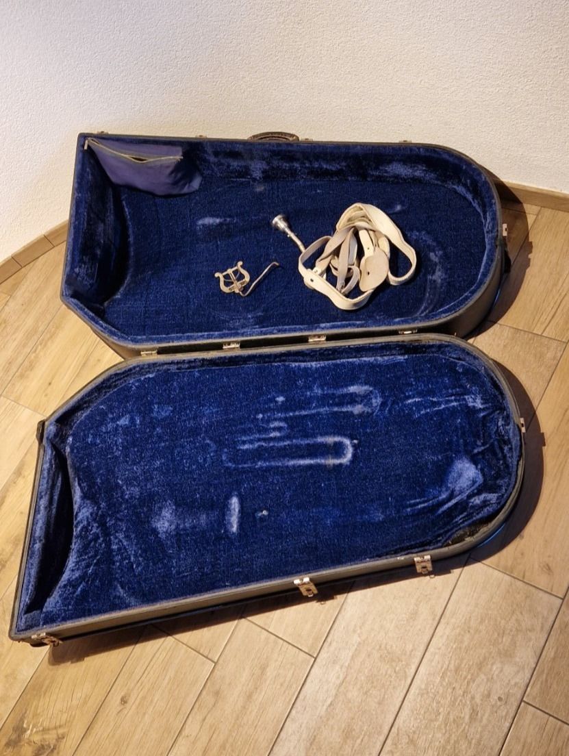 Besson Musikinstrumente: B-Tuba Besson mit Koffer – Gebraucht aus Buus von  5