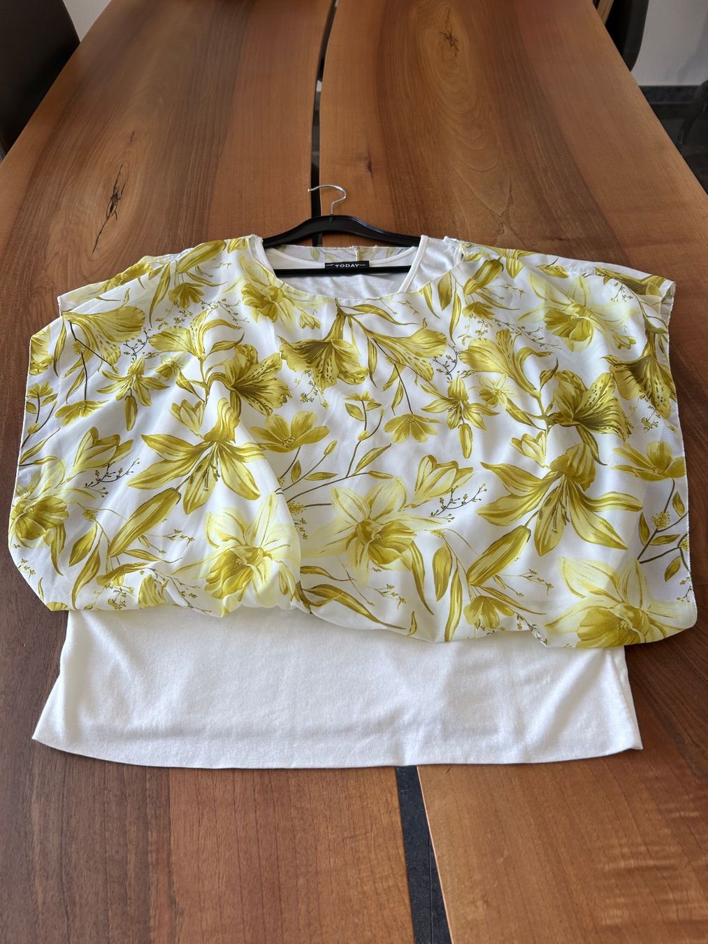 Camicette: TODAY Sommer-Bluse, Gr. M mit Blumenmuster, neuwertig – Usato da Schötz venduto da chousan