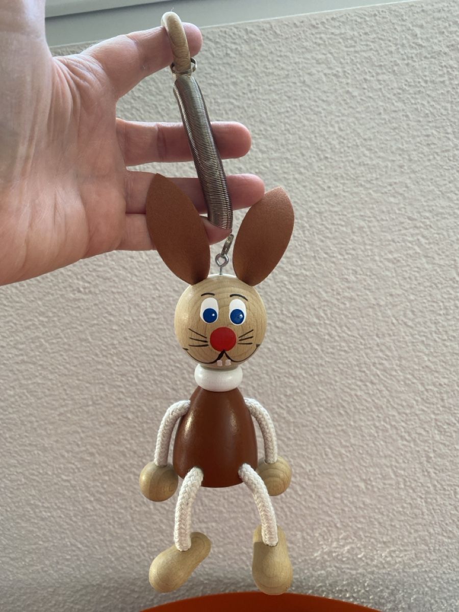 Spielzeuge: Hase Schwingfiguren Holz zum Aufhängen oder Aufstellen – Neu (gemäss Beschreibung) aus Seuzach von freiheiten