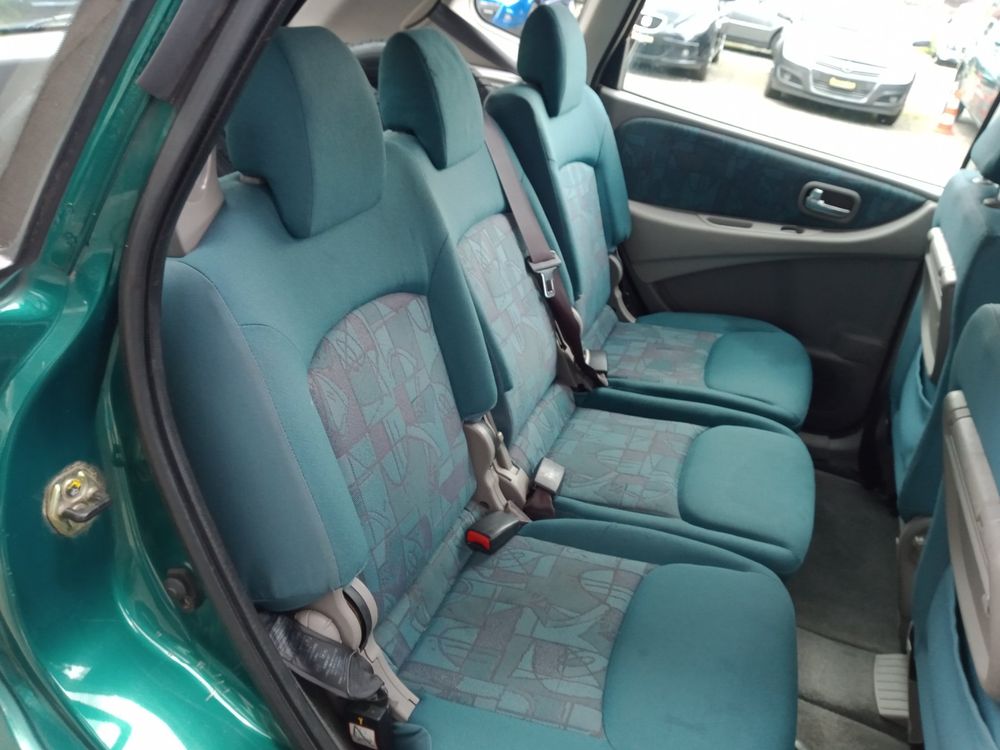 Nissan Tino 7