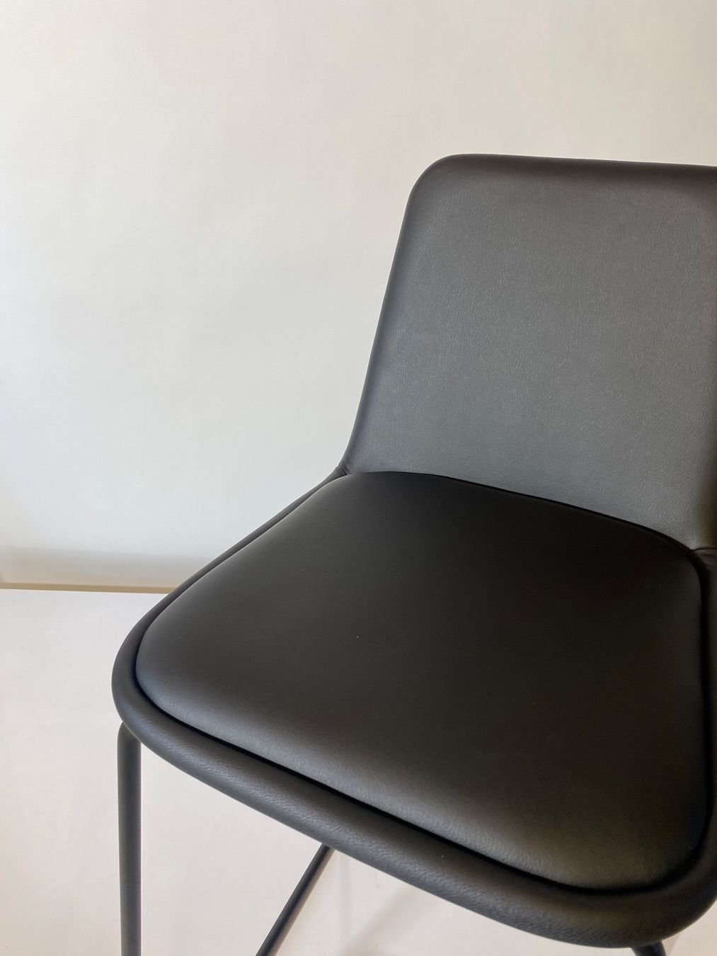 Hocker: Barhocker schwarz Kunstleder Metallgestell – Gebraucht aus Otelfingen von dekor01 2