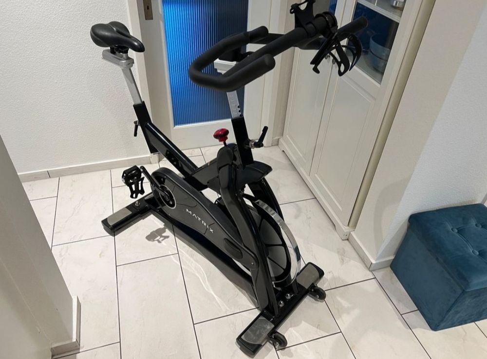 Hometrainer: Spinning Bike mit Bluetooth Sensoren – Usato da Zwingen venduto da ladarte
