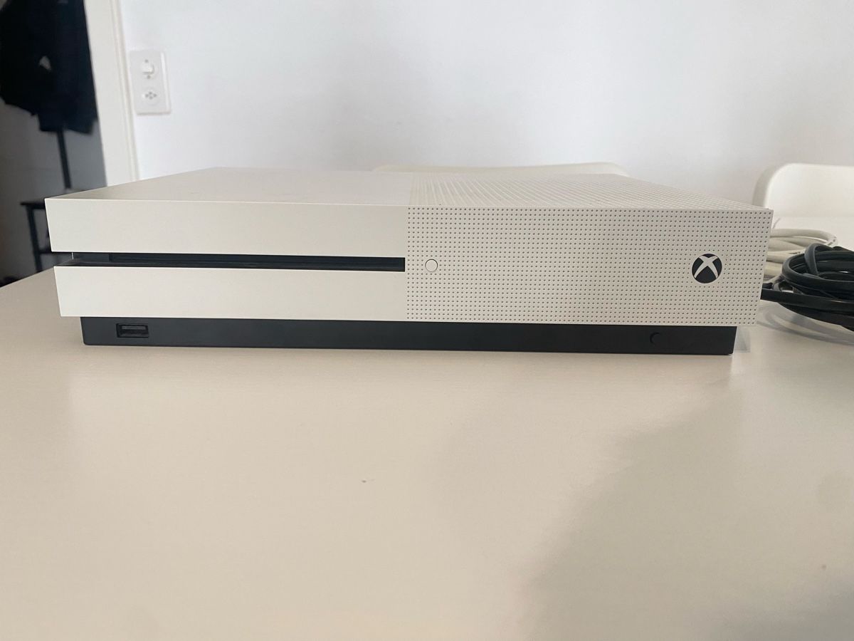 Microsoft Console: Xbox One S (Startet nicht) – Difettoso da Luzern venduto da yannick.w123 1