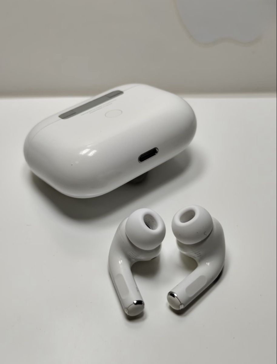 Apple Kopfhörer: Apple AirPods Pro (2nd Generation) Authentic – Gebraucht aus Sorens von purpureta 1