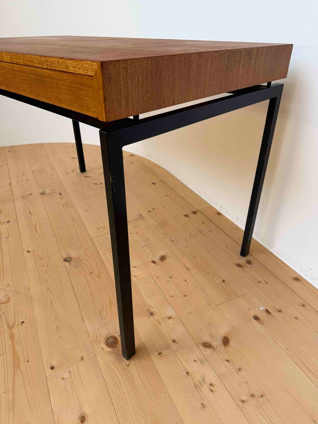 Tavoli: Kinder-Tisch, Schweizer Design und Aluflex – Usato da Bern venduto da Arka297 3